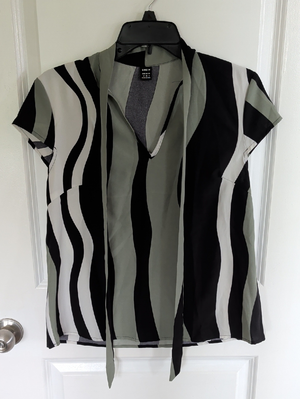 SHEIN Olive, Black & White Wavy Stripe Button-Down Shirt